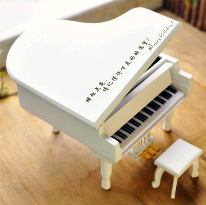 Caixinha de música de piano de madeira impressa com tela de seda Ideal para favores de casamento Presentes de festa nupcial