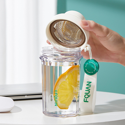 Novidade Presentes Copo de plástico portátil 530ml com filtro e elevação de corda em 1 impressão a cores