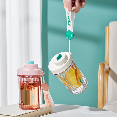 Novidade Presentes Copo de plástico portátil 530ml com filtro e elevação de corda em 1 impressão a cores