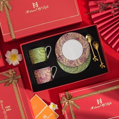 Faça uma declaração com os nossos copos de café impressos com UV A adição perfeita ao seu presente de casamento