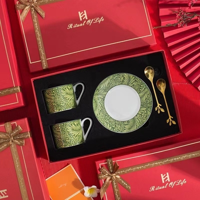 Faça uma declaração com os nossos copos de café impressos com UV A adição perfeita ao seu presente de casamento