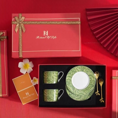 Faça uma declaração com os nossos copos de café impressos com UV A adição perfeita ao seu presente de casamento