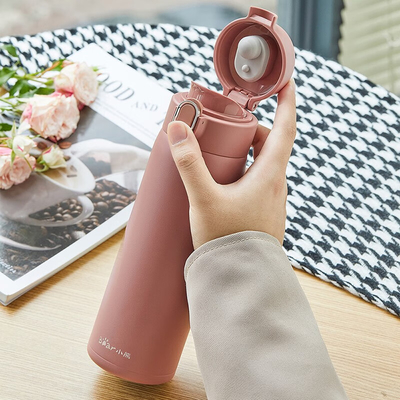 Técnicas de impressão de tela de seda 1 Gráficos coloridos em Yuedong Bouncing Insulated Cup 500ml