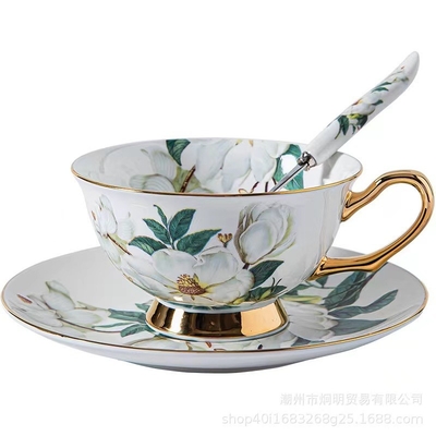 Conjunto de taças de café européias de porcelana óssea de flores de chá cerâmica para cenários de uso chique
