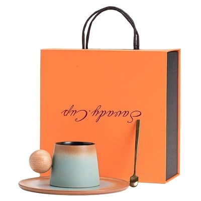 Aumente o seu negócio com o presente logotipo da Cup Gift Company na celebração do aniversário