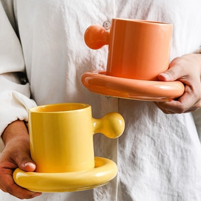 Exquisito conjunto de taças e pratos de ovos de caramelo para empregados da empresa