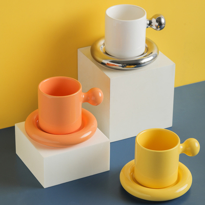 Exquisito conjunto de taças e pratos de ovos de caramelo para empregados da empresa