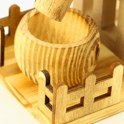 Ornamentação de escritório Artesanato Modelo de martelo de água pequeno de madeira para indústria agrícola