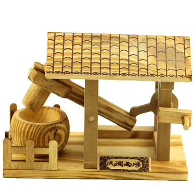 Ornamentação de escritório Artesanato Modelo de martelo de água pequeno de madeira para indústria agrícola