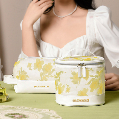 Conjunto de presentes elegante Saco sanitário de grande capacidade com cilindro de flores escondido