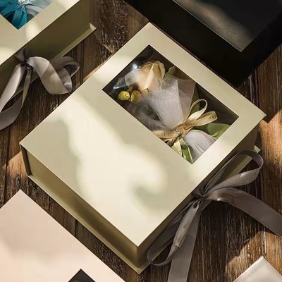 Caixa-presente com buquê de cravos O presente perfeito para professores e mães no seu dia especial