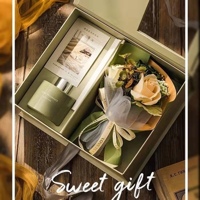 Caixa-presente com buquê de cravos O presente perfeito para professores e mães no seu dia especial