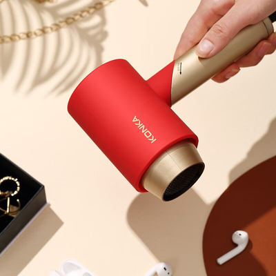 O secador de cabelo dobrável e portátil da agência de viagens com proteção contra vento quente