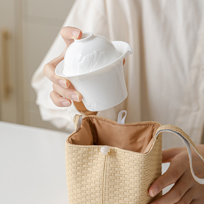 Conjunto de chá em relevo de folhas de banana de porcelana branca personalizável perfeito para o dia dos tolos de Abril.