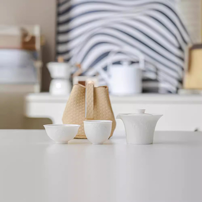 Conjunto de chá em relevo de folhas de banana de porcelana branca personalizável perfeito para o dia dos tolos de Abril.