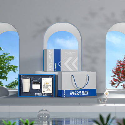 Copos de café portáteis Banco de energia de carregamento rápido Fantasma 10000mAh Um a três cabos de dados Perfeito para negócios