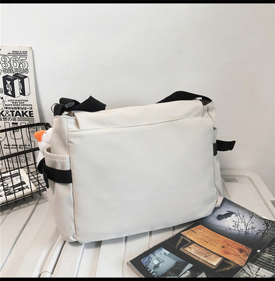 Logotipo do Cliente Estilo Florestal Instagram Smiley Face Bag Um must-have para saídas casuais