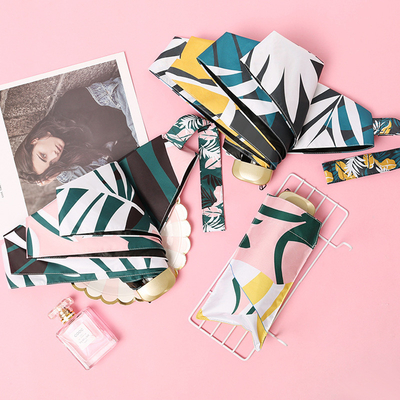 Cores personalizadas Vinyl pequeno fresco guarda-chuva de bolso de sol e chuva para presentes de exposição