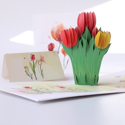 Surpreenda seu professor com um cartão de felicitação 3D de tulipas