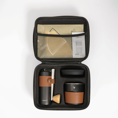 Conjunto de café portátil ao ar livre com moedor de feijão giratório à mão e combinação de filtro de taça