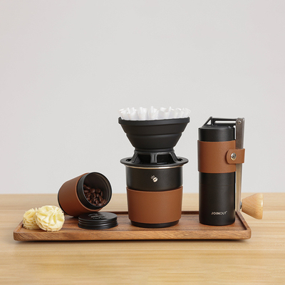 Conjunto de café portátil ao ar livre com moedor de feijão giratório à mão e combinação de filtro de taça