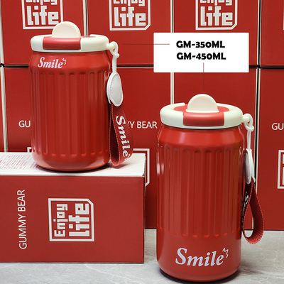 O presente de graduação da agência de viagens, um copo de café de aço inoxidável isolado para uma longa duração.