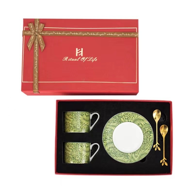 Faça uma declaração com os nossos copos de café impressos com UV A adição perfeita ao seu presente de casamento