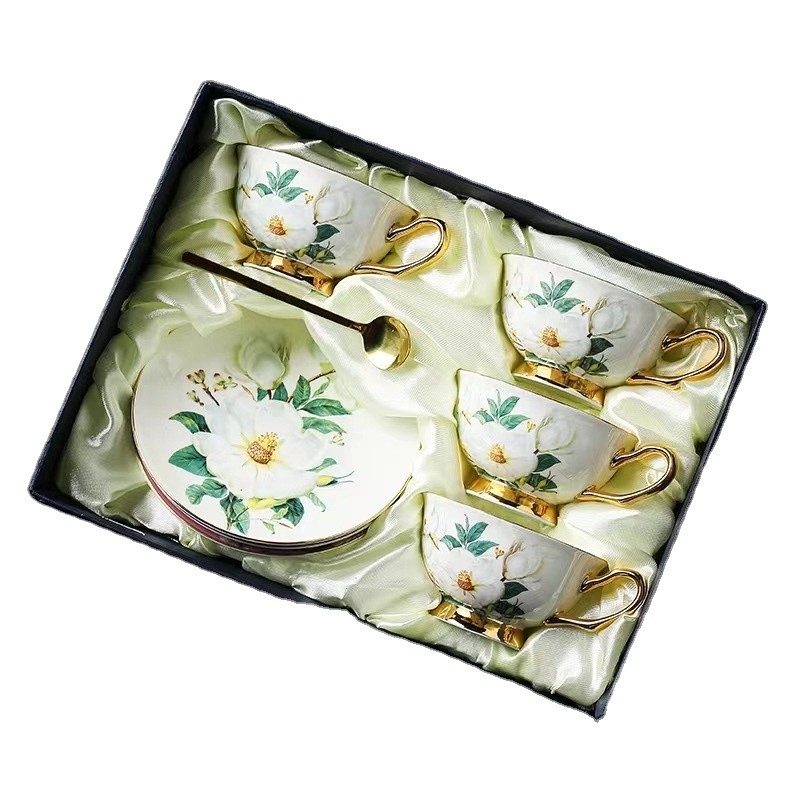 Conjunto de taças de café européias de porcelana óssea de flores de chá cerâmica para cenários de uso chique